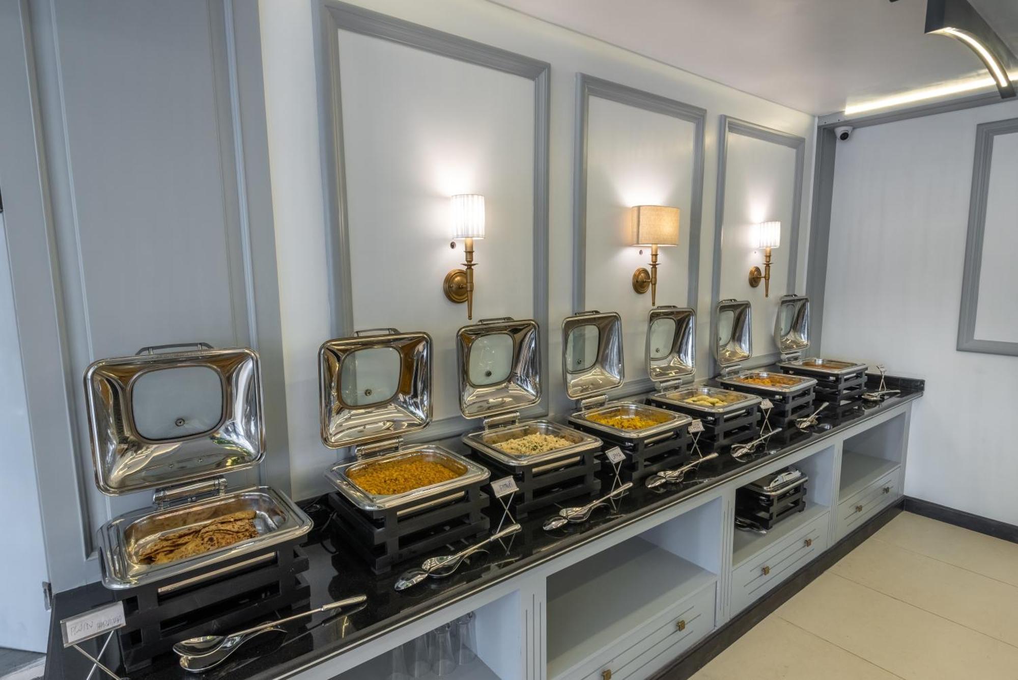 Hotel Grand Boulevard Durgjan Esterno foto