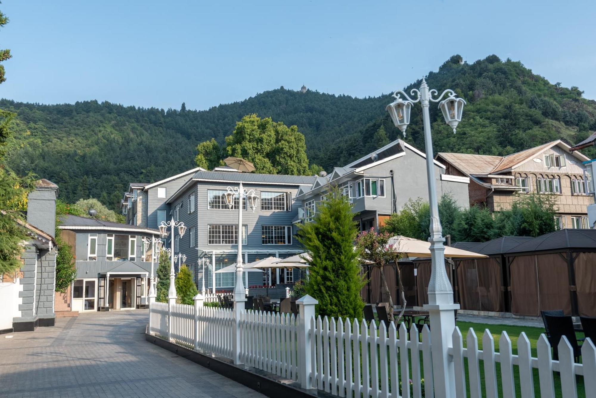 Hotel Grand Boulevard Durgjan Esterno foto