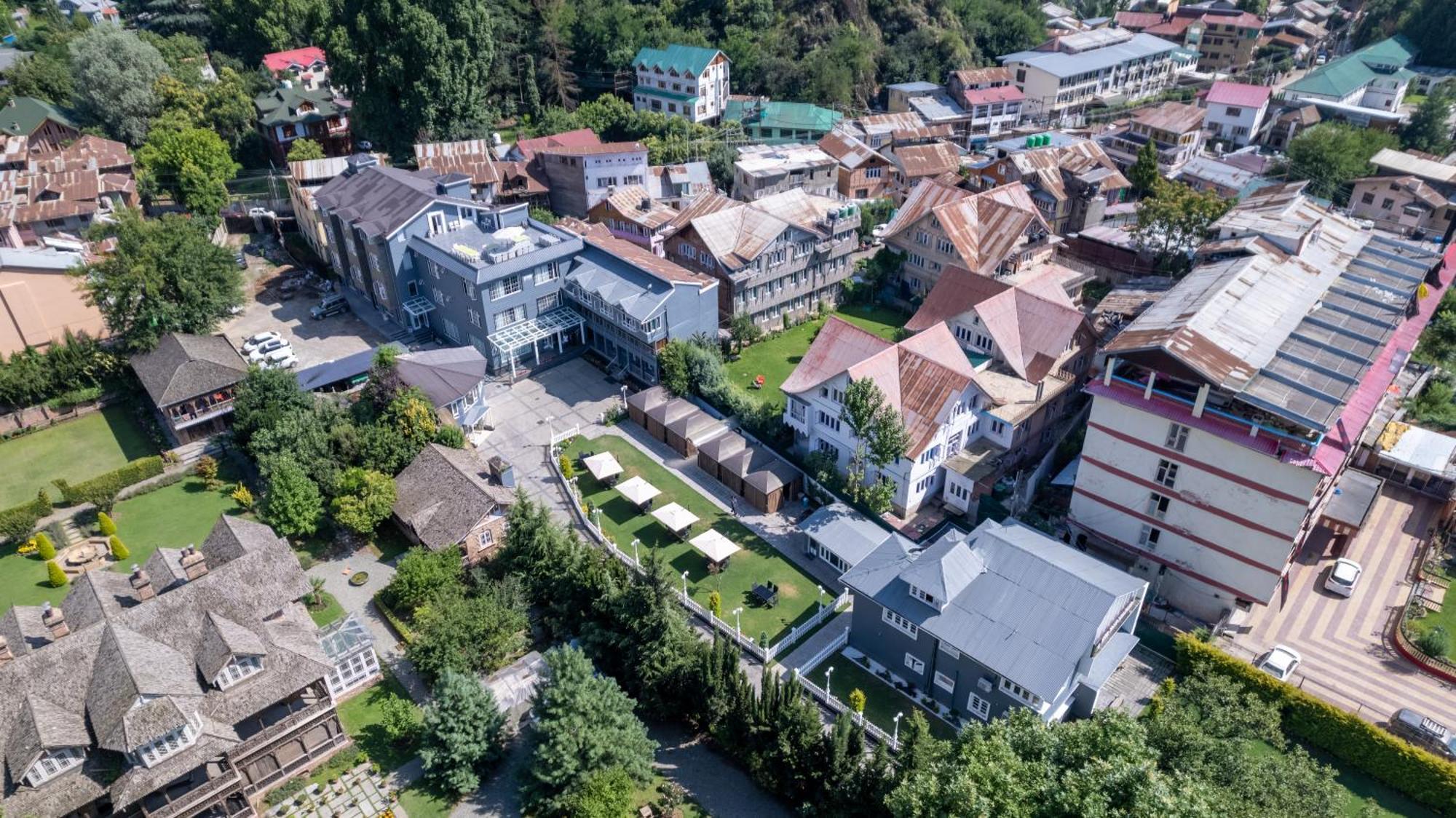 Hotel Grand Boulevard Durgjan Esterno foto