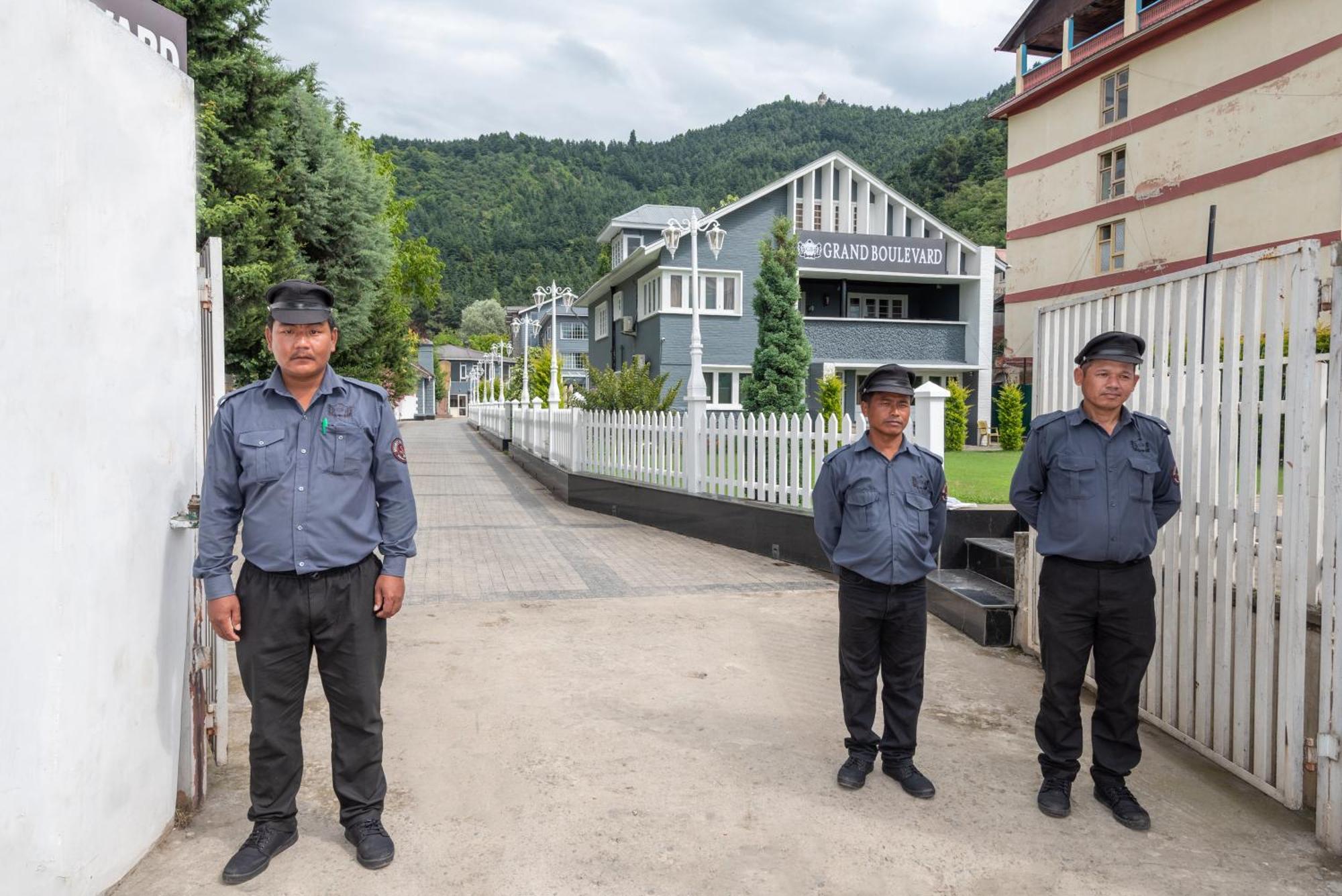 Hotel Grand Boulevard Durgjan Esterno foto