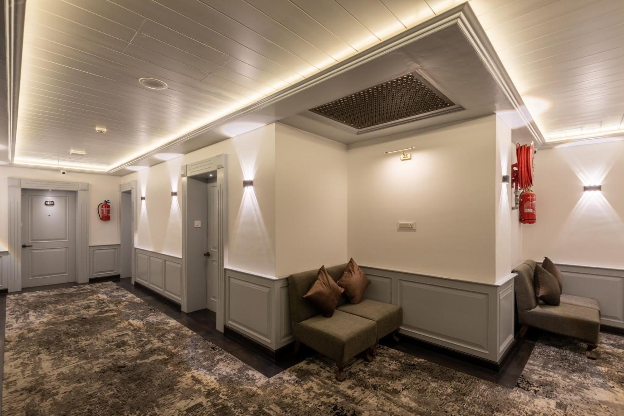 Hotel Grand Boulevard Durgjan Esterno foto